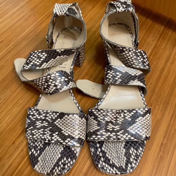 Beautiful Python print leather sandals. Very elegant and comfy. - Picture 6 of 8
